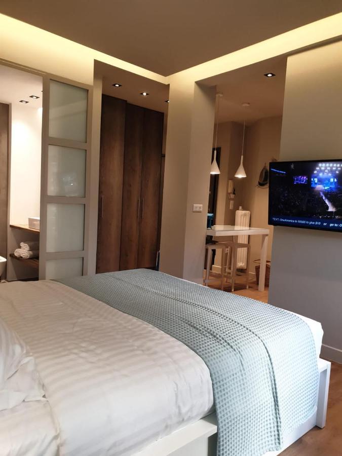 Renovated Studio With Roof Garden Access, 15 M Walk To Acropolis Apartment Athena Bagian luar foto