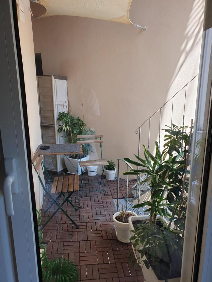 Renovated Studio With Roof Garden Access, 15 M Walk To Acropolis Apartment Athena Bagian luar foto
